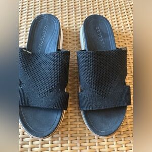 Cole Haan women’s ZERØGRAND Sliders size 11/ Black upper/ white platform